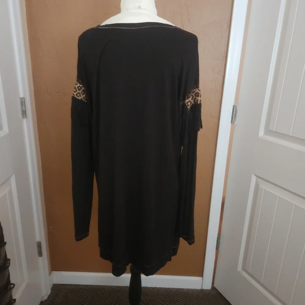 Double D Ranch Wild West Graphic Tunic - Black and Cream - Picture 2 of 8